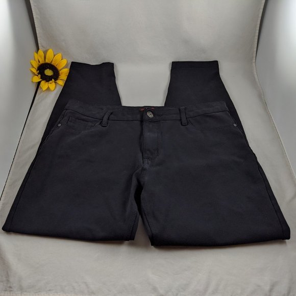 Sapphire Red Tapered Stretch Jeans in Black PM - Picture 4 of 12